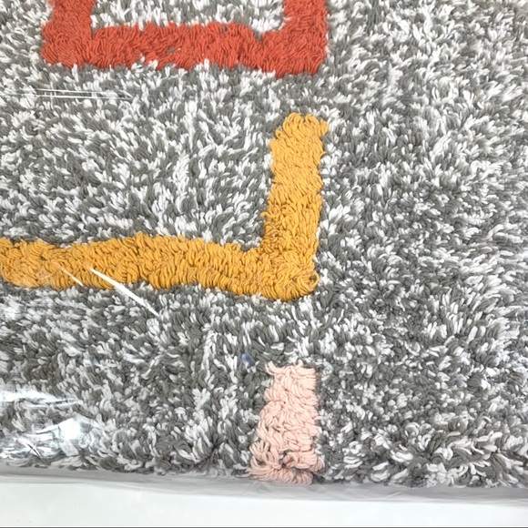 2Pk Room Essentials 24"x17" Gray Tufted Hello Bath Rug NWT - Picture 8 of 8